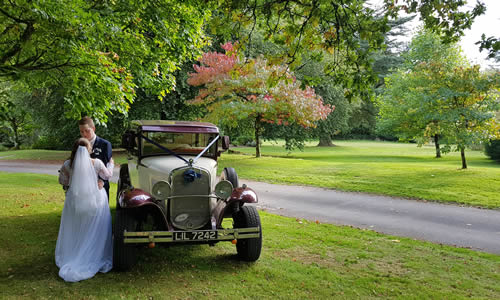 We have a range of wedding cars available for hire